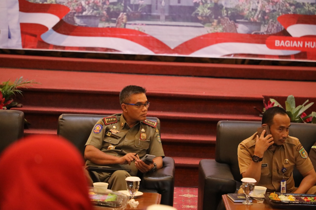 Foto 8 dari 10: Beri Penyuluhan Hukum Terpadu Kecamatan Manguharjo, Wali Kota Harap Masyarakat Sadar Hukum