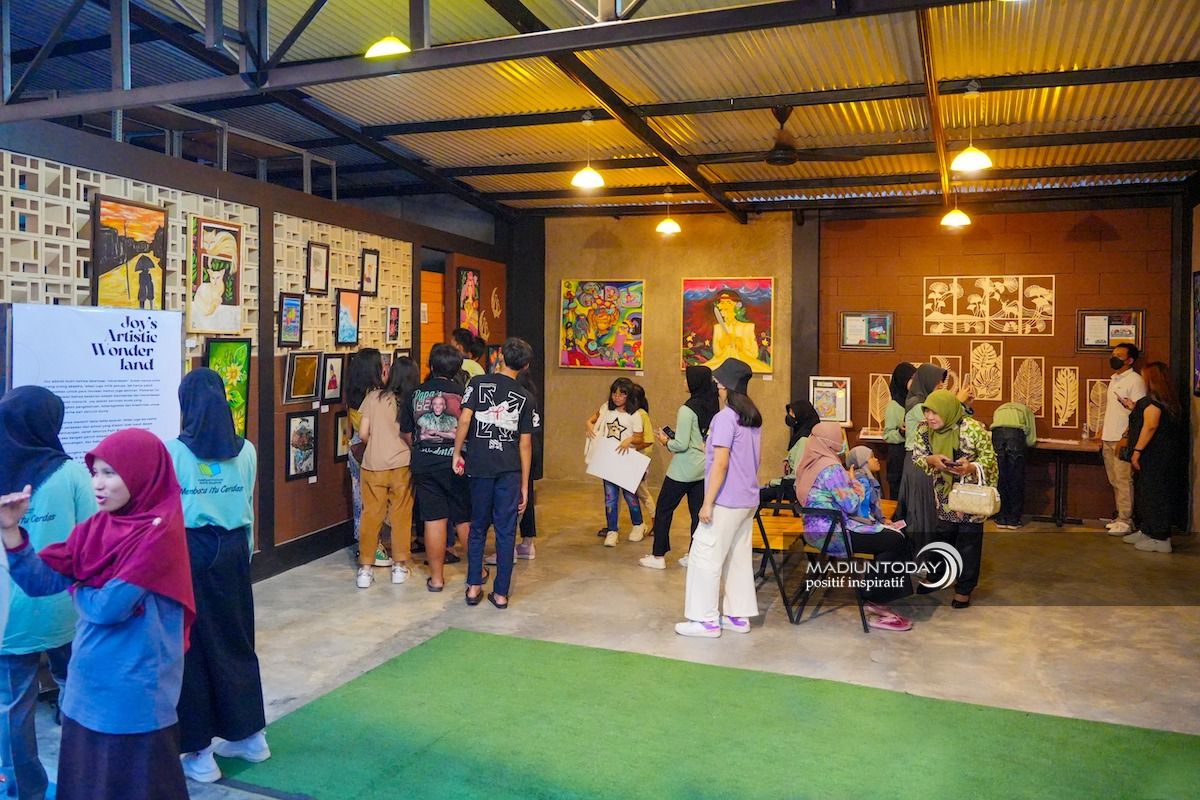 Foto 7 dari 8: Gelar Pameran Tunggal Seni Lukis, Joyce Zerlina Ingin Tularkan Semangat Positif Bagi Generasi Muda