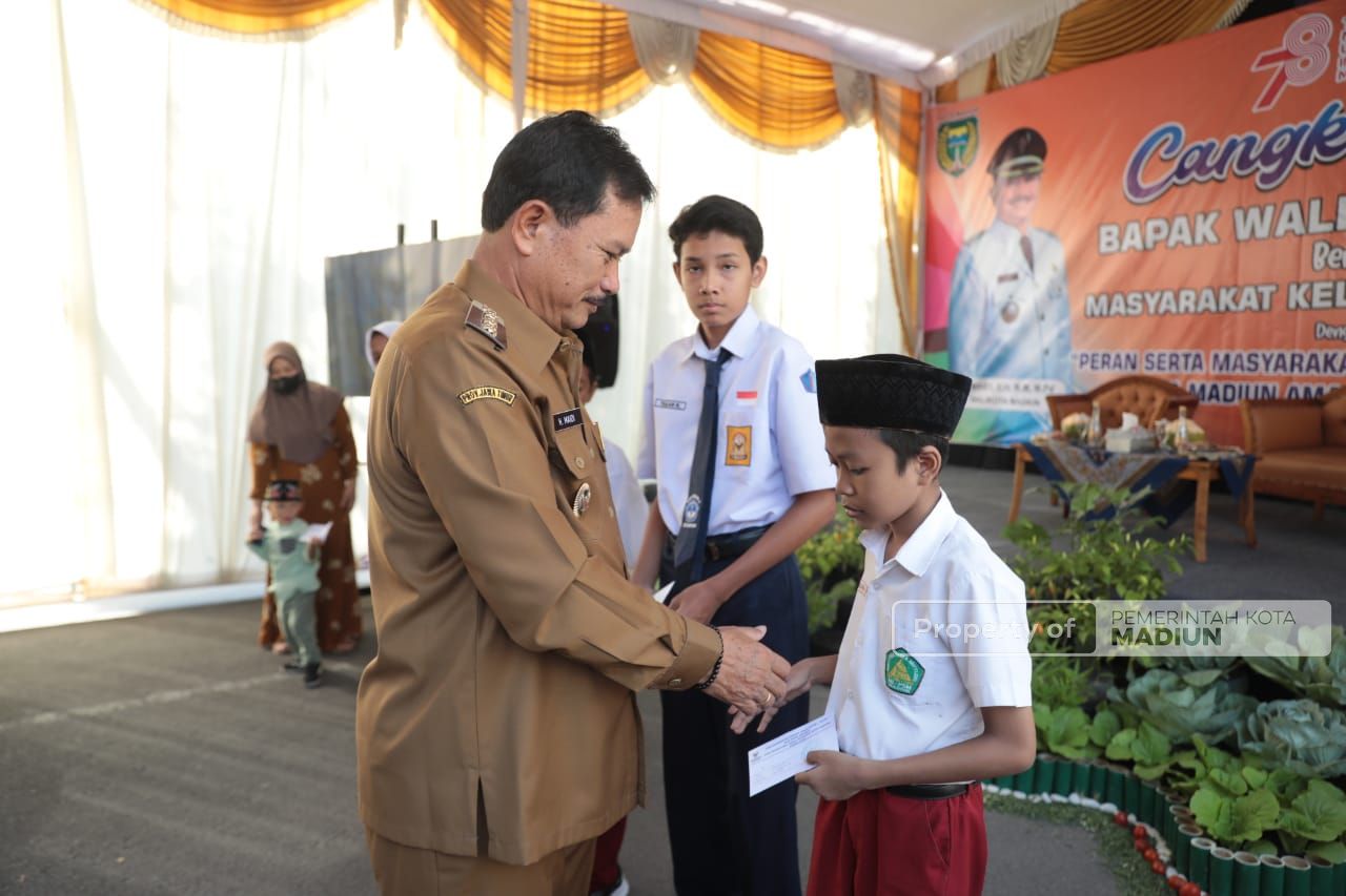 Foto 6 dari 12: Serap Aspirasi dan Sampaikan Informasi Terkini, Wali Kota Gelar Cangkrukan di Tiga Kelurahan