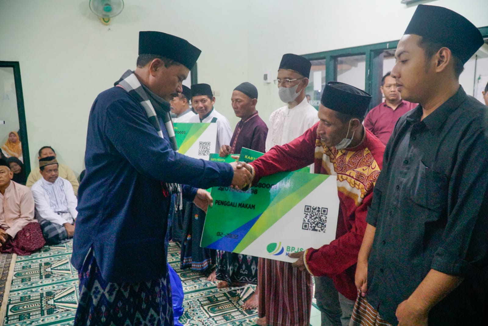 Foto 5 dari 12: Beribadah di Masjid Al Ichsan, Wali Kota Sampaikan Program Pembangunan