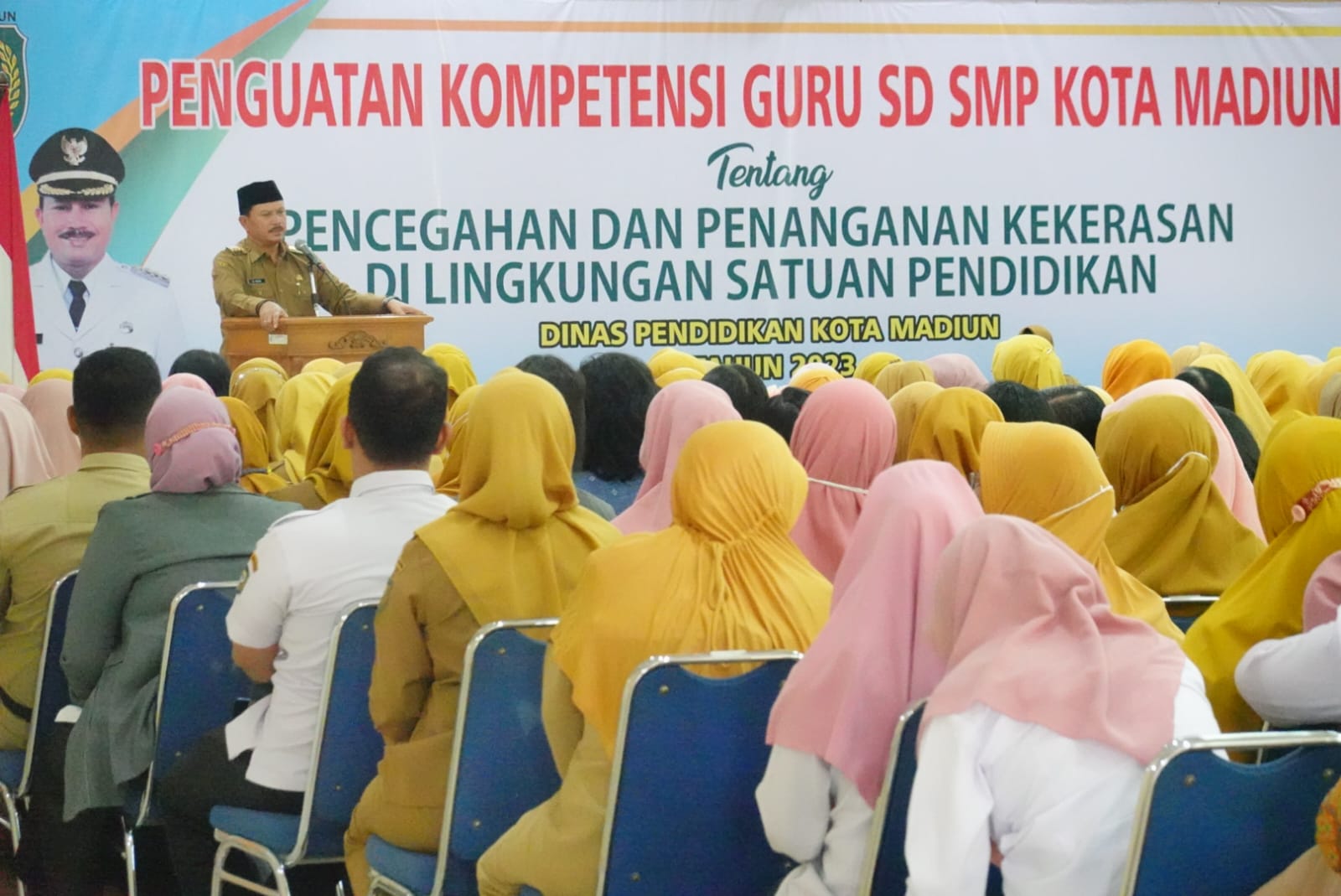 Beri Pembinaan Guru SD-SMP, Wali Kota : Guru Harus Rasional, Bukan Emosional