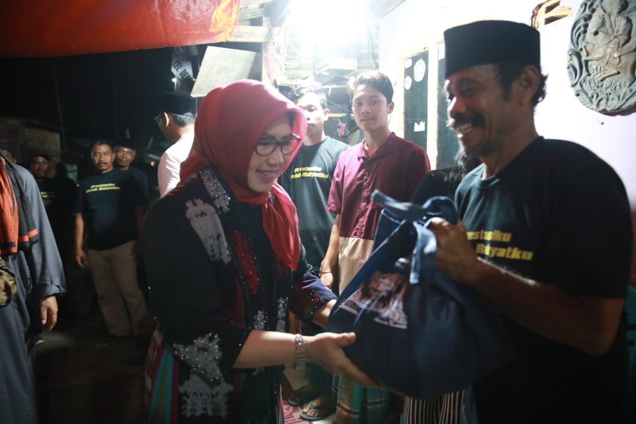 Foto 6 dari 14: Gelar Kegiatan Bersama Warga, Wali Kota Sampaikan Santunan Untuk Warga