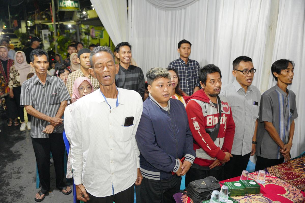 Foto 6 dari 8: Resmikan Gapura Gang Ayam Alas, Wali Kota Harap Jadi Penyemangat Warga Untuk Tingkatkan Pembangunan