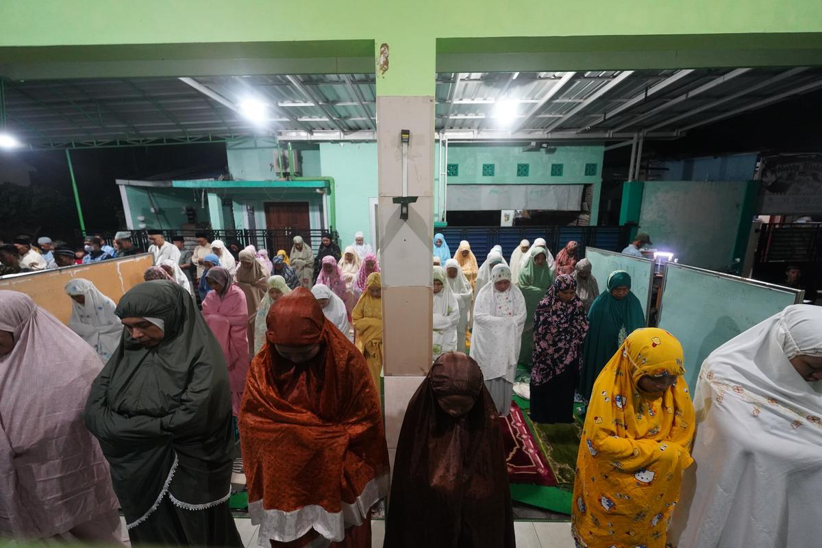 Foto 2 dari 9: Safari Tarawih Di Masjid Al-Barokah Banjarejo, Wali Kota Harap Warga Tingkatkan Kegiatan Keagamaan Di Rumah Ibadah