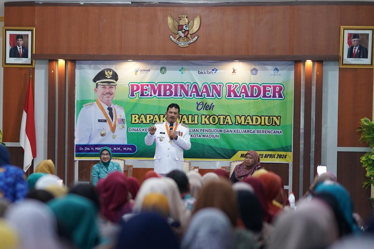 Beri Pembinaan Kader Kesehatan, Wali Kota Harap Peningkatan Kesehatan