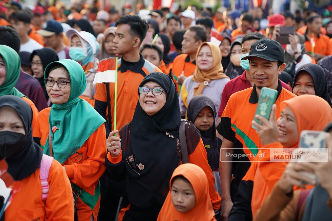 Foto 2 dari 9: Mlaku-Mlaku Bareng Karyawan RSUD dr Soedono, Wali Kota: Pelayan Kesehatan Harus Sehat