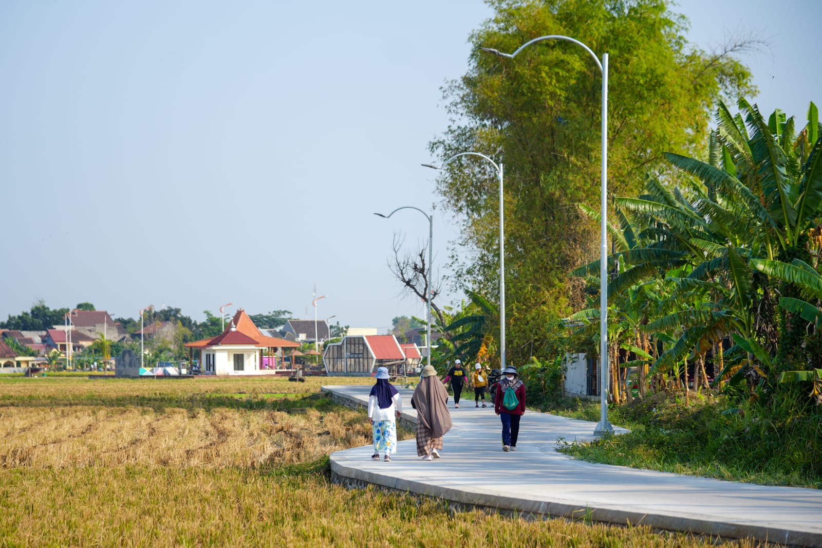 Foto 6 dari 6: Jalan Penghubung Lapak Banjarejo-Manisrejo Rampung, Panjang 500 Meter dan Sudah Bisa Diakses
