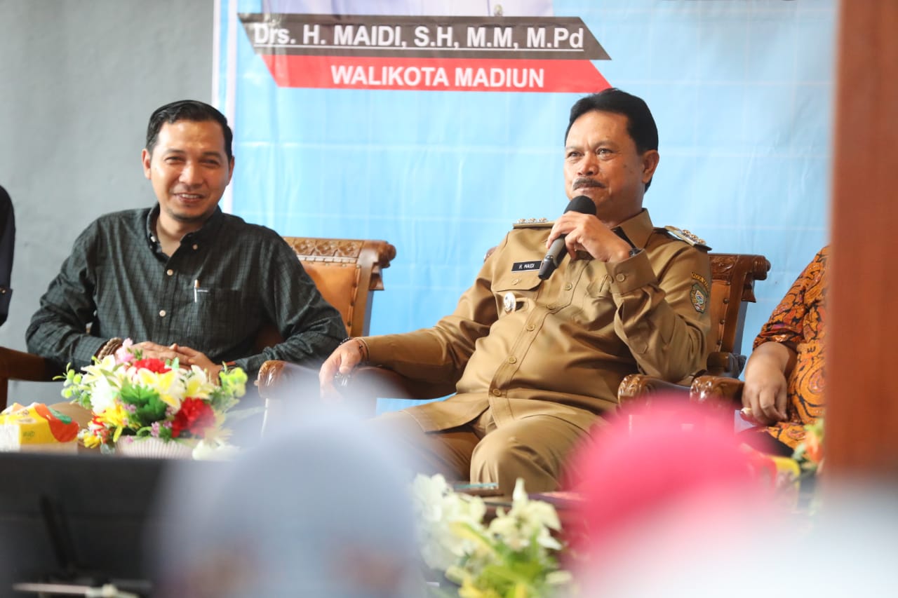 Foto 2 dari 11: Sambang Warga di Dua Kelurahan, Wali Kota Pesan Jaga Kesehatan Selama Bulan Ramadan