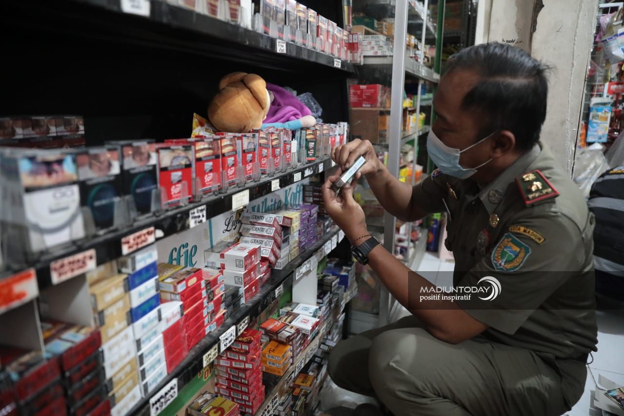 Berantas Peredaran Rokok Ilegal, Satpol PP-Bea Cukai dan Tim Gabungan Gelar Razia