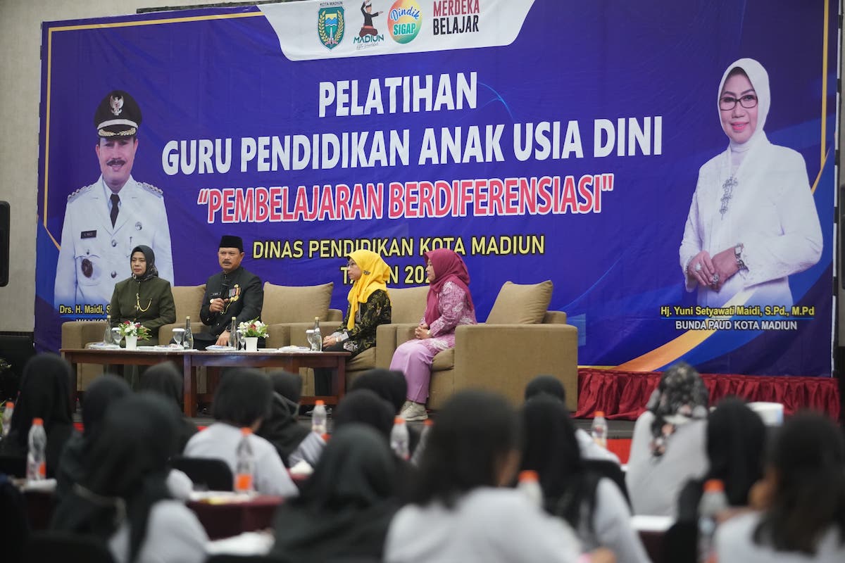 Foto utama berita: Beri Arahan Guru PAUD, Wali Kota Ingat Usia PAUD Masa Keemasan, Harus Diberikan Kenangan yang Menyenangkan