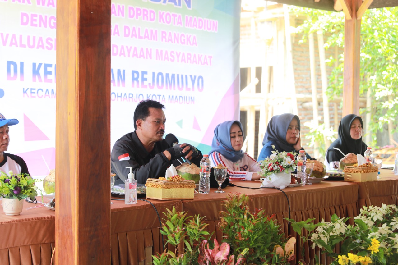 Foto 13 dari 15: Gowes Tiga Kelurahan, Wali Kota Serahkan Penghargaan Lomba Idol Hingga Cek Pembangunan Kota