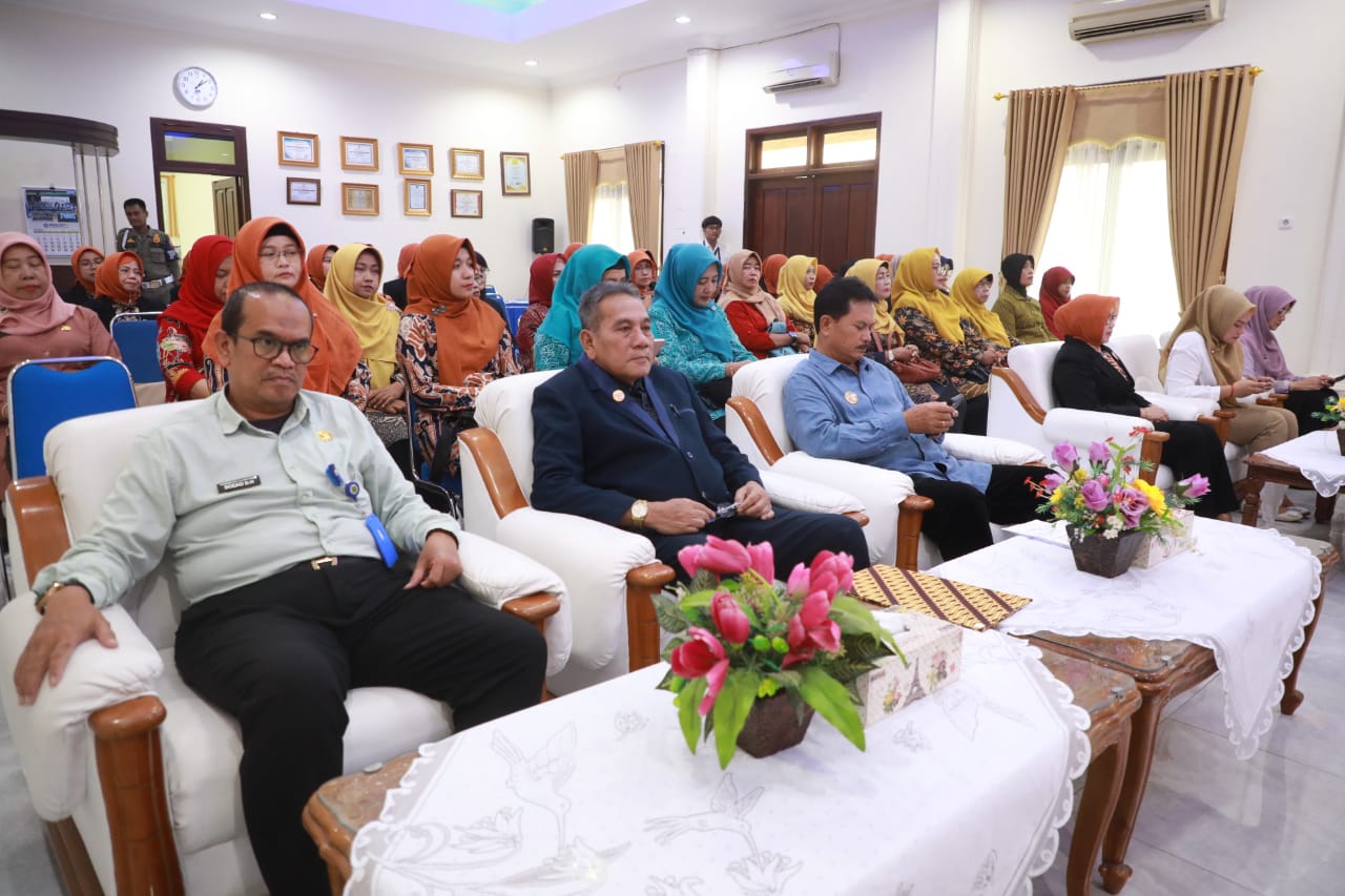 Foto 6 dari 13: Lantik Kepengurusan Perwosi Masa Bakti 2023-2027, Wali Kota Harap Peran Perwosi dalam Kemajuan Kota