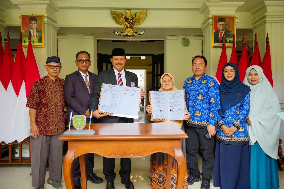 Foto utama berita: Terima Wakaf Tanah Makam Keluarga Tri Rejeki, Wali Kota Sampaikan Terima Kasih dan Apresiasi