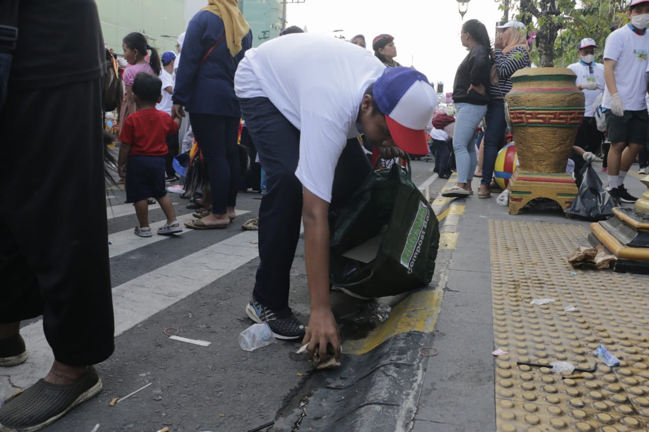 Foto 3 dari 11: Peringati HJM Ke-105, Wali Kota Gelar Pesta Rakyat Di PSC
