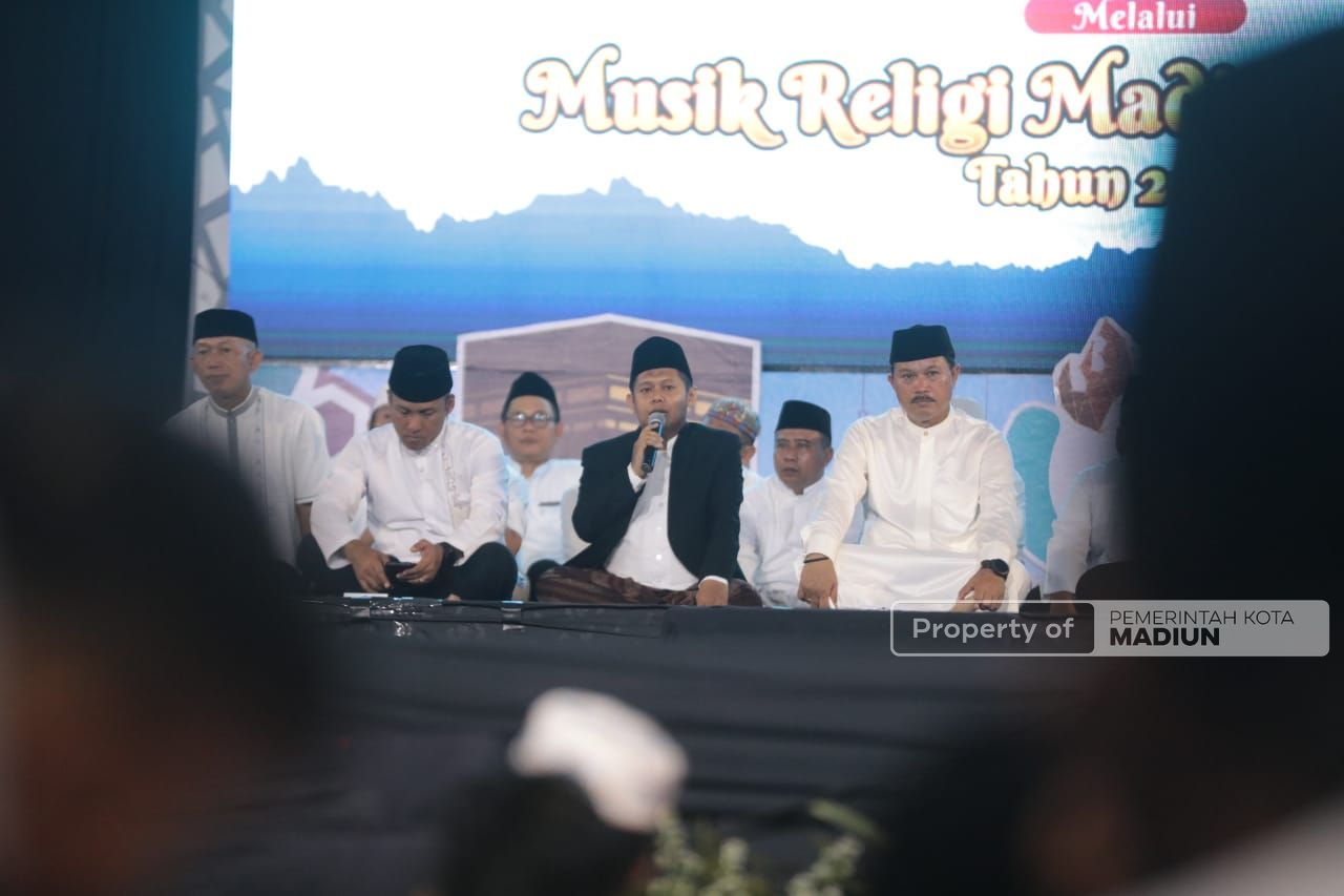 Foto 2 dari 17: Sosialisasi Ketentuan Cukai melalui Musik Religi, Pemkot Hadirkan Opick, Sekaligus Peringatan Hari Santri