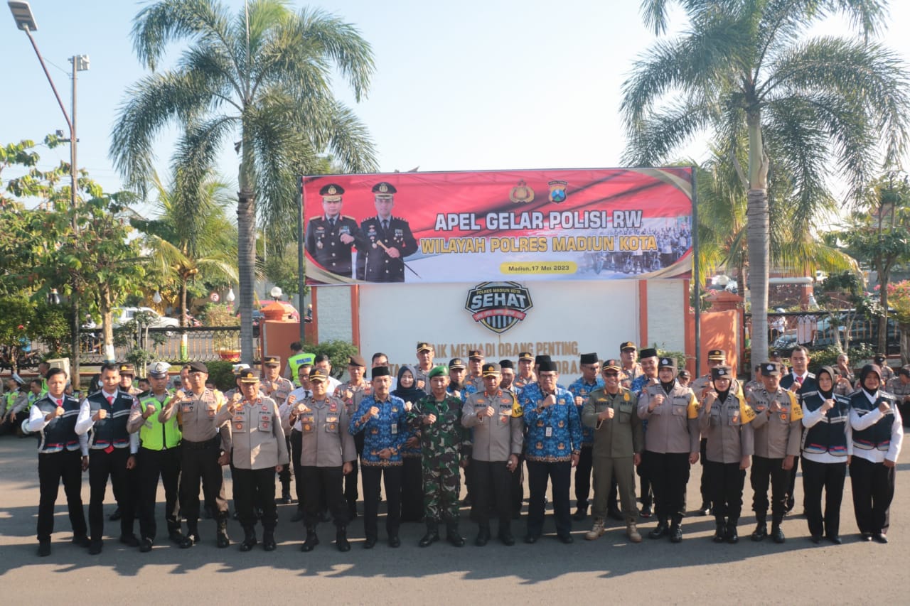 Foto 10 dari 10: Ada Satu Polisi Ditiap RW, Polres Madiun Kota Tugaskan 436 Personil Jadi Polisi RW