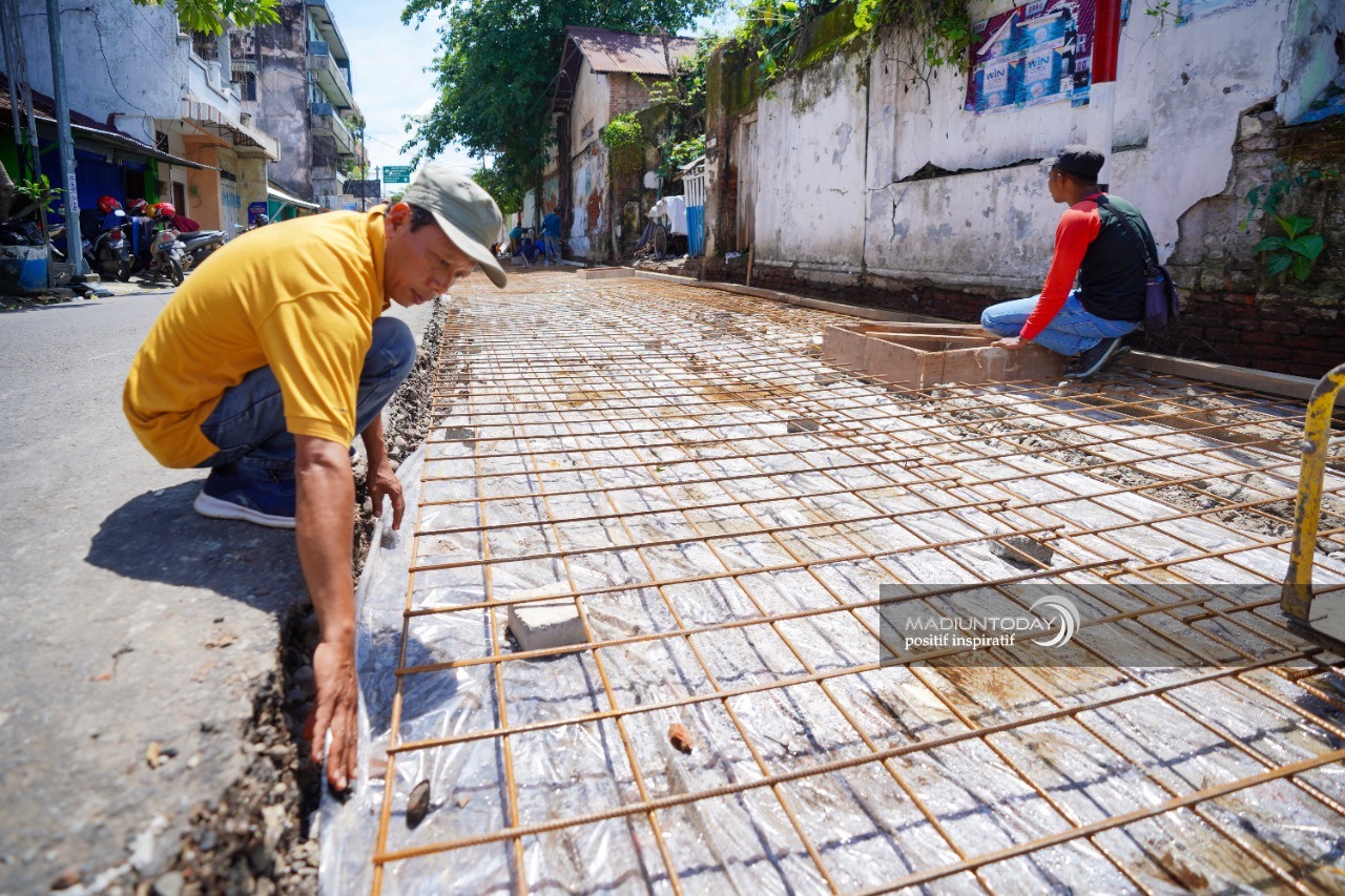 Foto 6 dari 6: Rehab Trotoar Juga Terus Jalan, Ada 16 Titik di APBD Perubahan