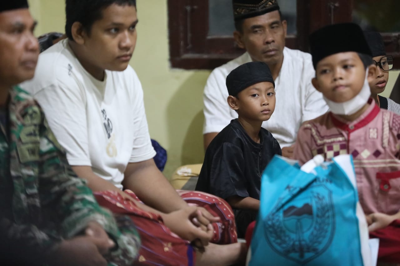 Foto 8 dari 11: Tarawih di Masjid Al-Fitri, Wali Kota Ajak Jamaah Perbanyak Ibadah di Bulan Suci