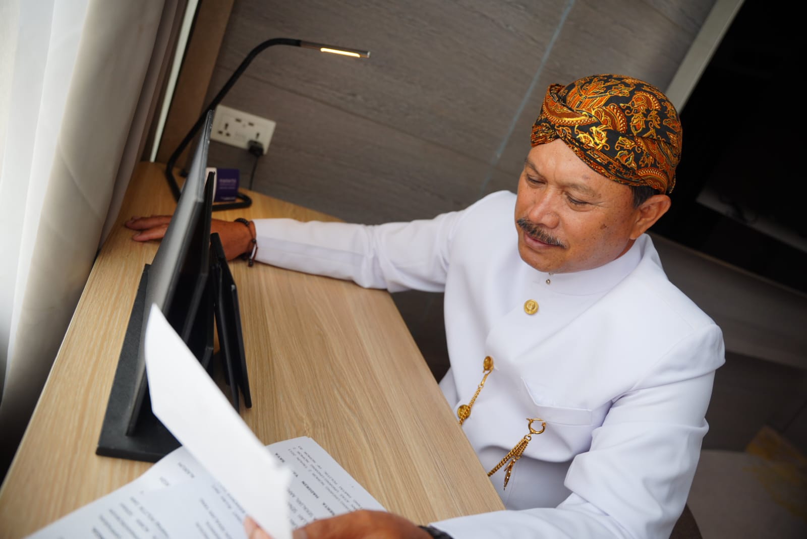 Foto utama berita: Ikuti Penandatangan BAST Banpol Secara Virtual, Wali Kota Harap Parpol Bijak Dalam Penggunaannya