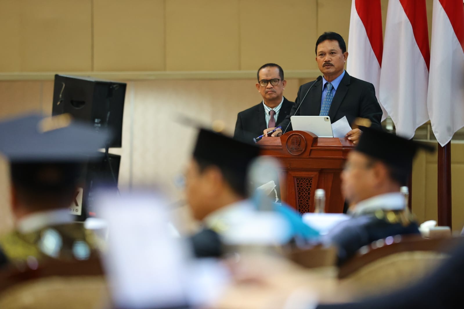 Foto 3 dari 7: SAH! Wali Kota Maidi Resmi Sandang Gelar Doktor Smart City