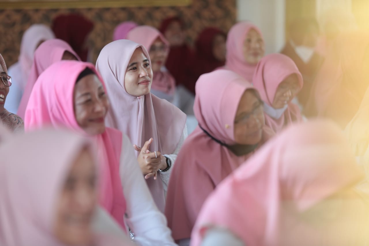 Foto 6 dari 14: Gelar Pengajian Bersama Janda Kota Madiun, Wali Kota Sampaikan Perkembangan Kota Agar Janda Melek Pengetahuan