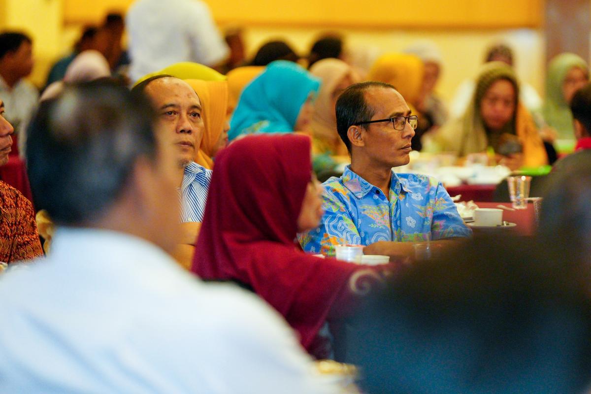 Foto 6 dari 8: Buka Penyuluhan Hukum Terpadu Bagi Warga Kartoharjo, Wali Kota Ajak Masyarakat Melek Hukum