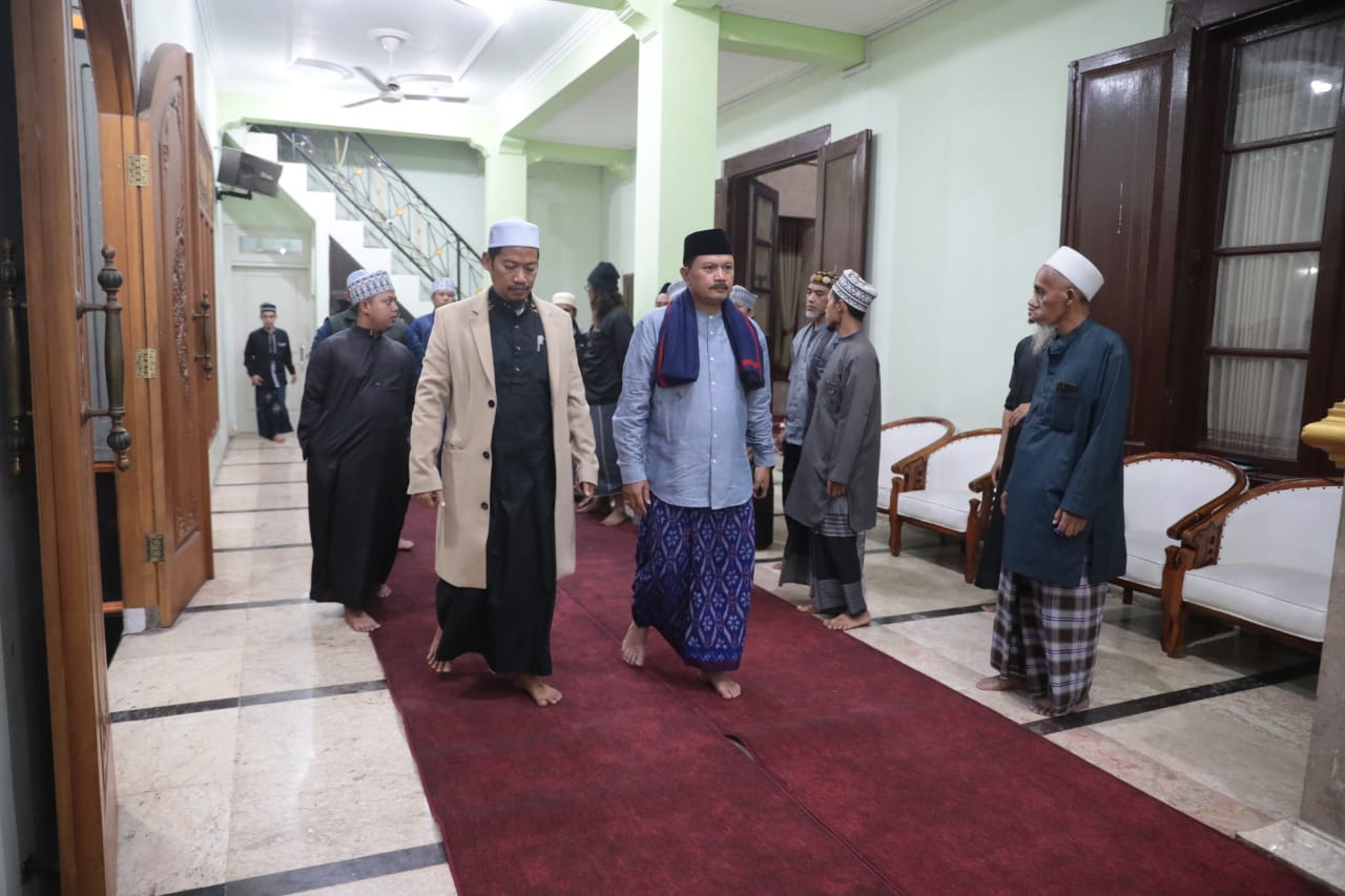 Foto 5 dari 11: Wali Kota Maidi Beri Apresiasi Digelarnya Pengajian Umum Peringatan Hari Santri