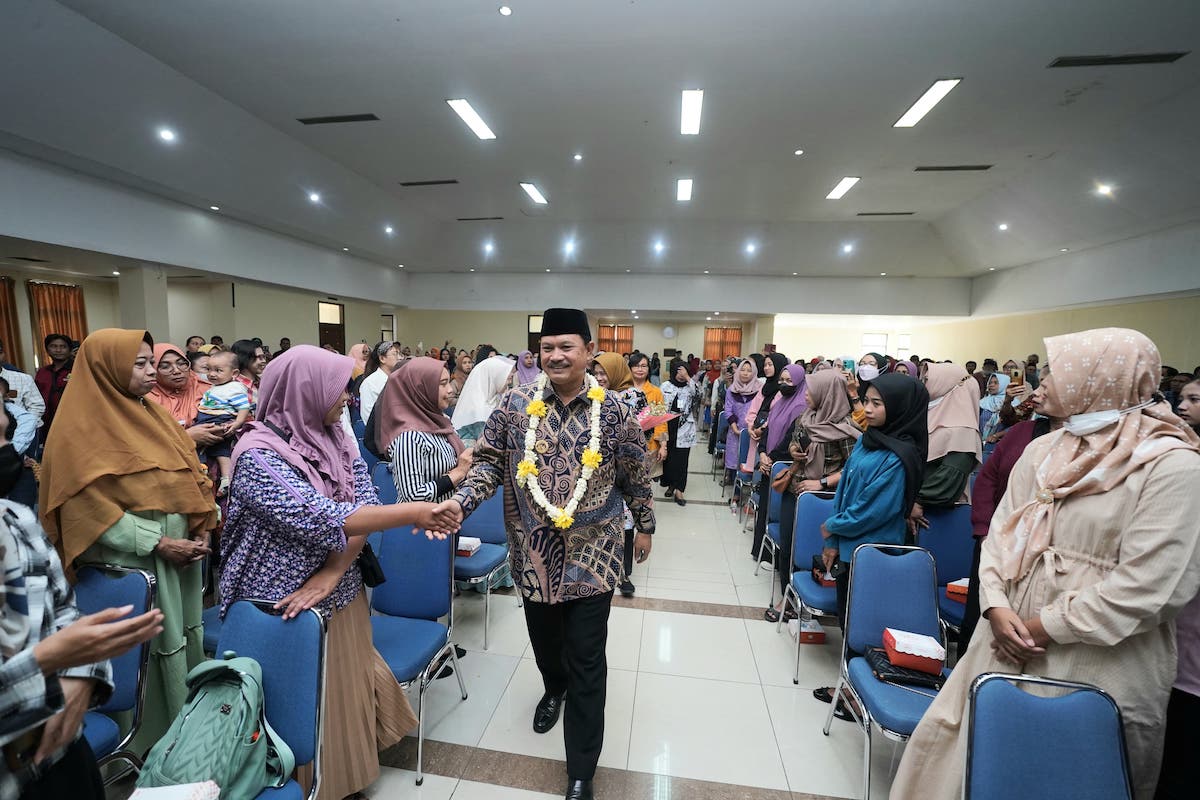 Foto 6 dari 9: Isi Seminar Parenting SMPN 13, Wali Kota Beri Pengarahan Bagi Orang Tua Siswa