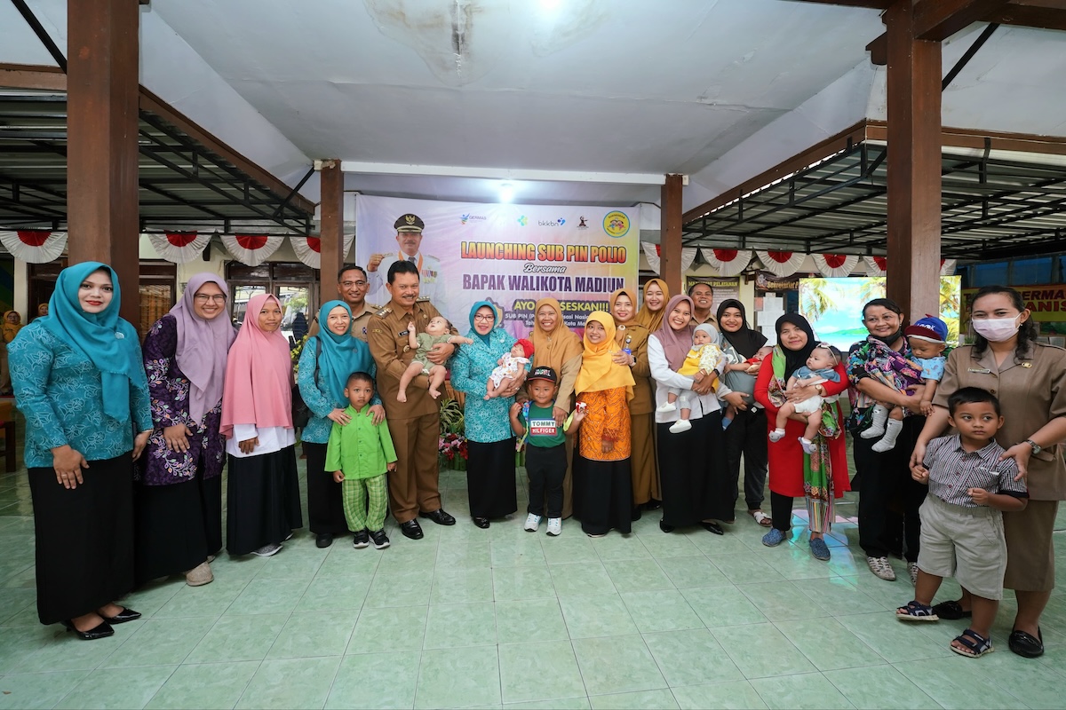 Foto 9 dari 10: Pantau Vaksinasi Polio Serentak, Wali Kota Dr. Maidi: Generasi Emas Kedepan Harus Kita Antisipasi