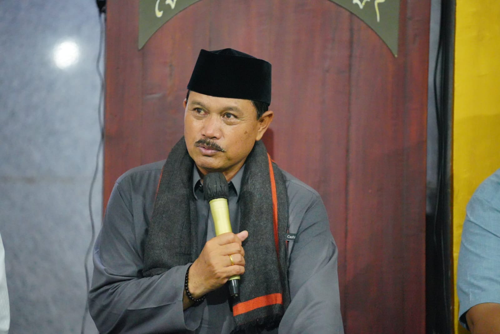 Foto 5 dari 10: Tarawih Di Masjid Al Muhajirin, Wali Kota Ajak Warga Tingkatkan Ibadah Sebelum Ramadan Berakhir