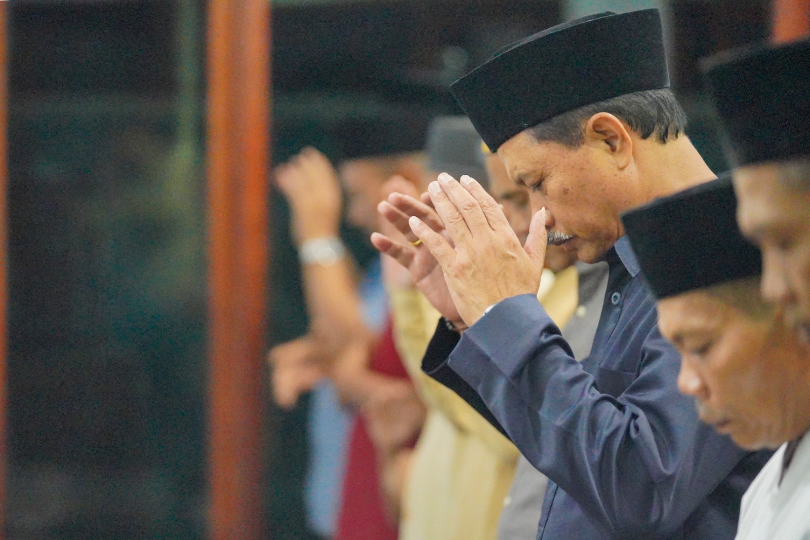 Foto 2 dari 10: Safari Ramadan Salat Tarawih di Masjid Baitul Jannah, Wali Kota Juga Sampaikan Pembangunan Kepada Jamaah