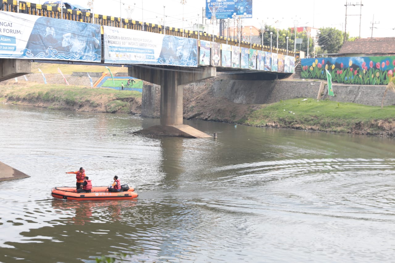 Foto 8 dari 10: Wisata Edukasi Kali Bantaran Dibuka Mulai Besok, Masyarakat Bisa Belajar Lingkungan Sungai dari Atas Perahu