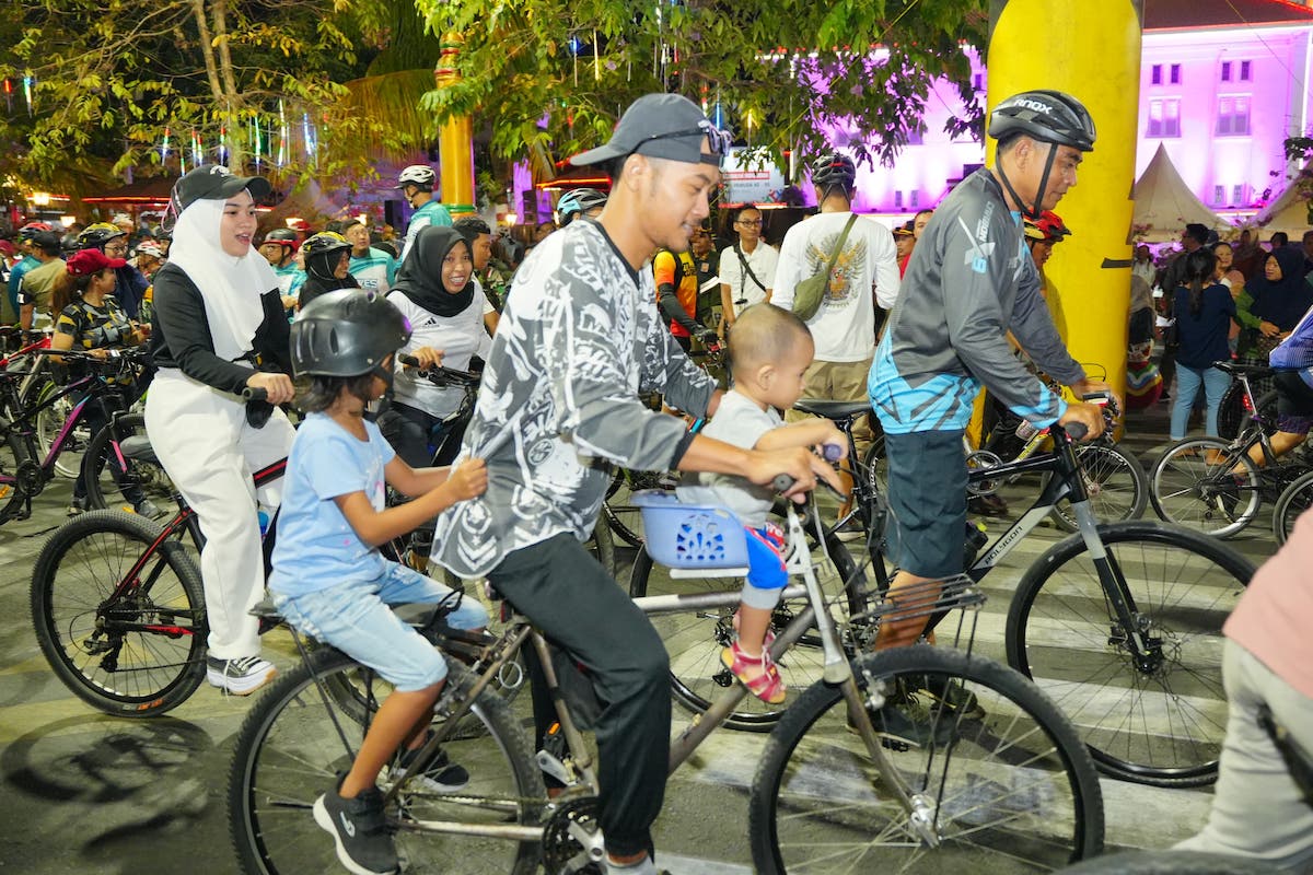 Foto 13 dari 23: Beragam Keseruan Gowes Malam, Wali Kota Apresiasi Antusiasme Masyarakat