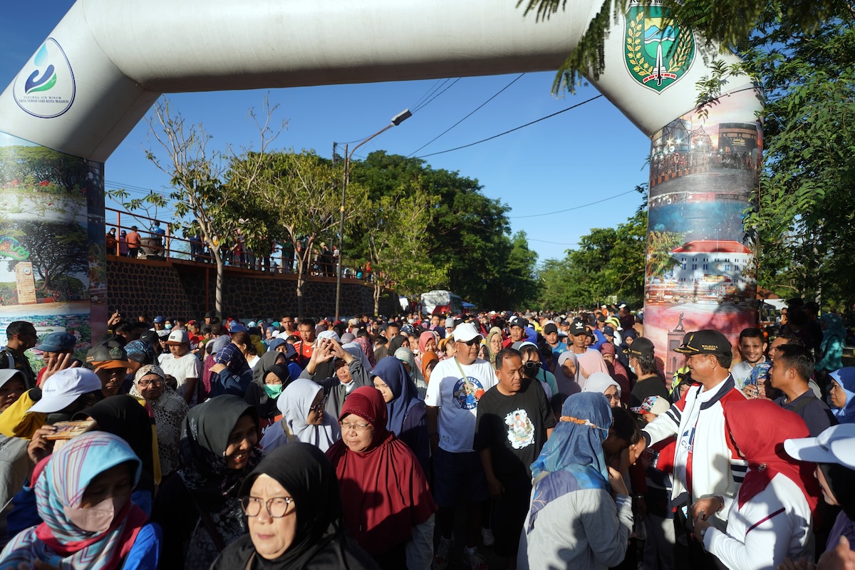 Ribuan Warga Ikut Ramaikan Jalan Sehat Bersama Wali Kota Dr. Maidi
