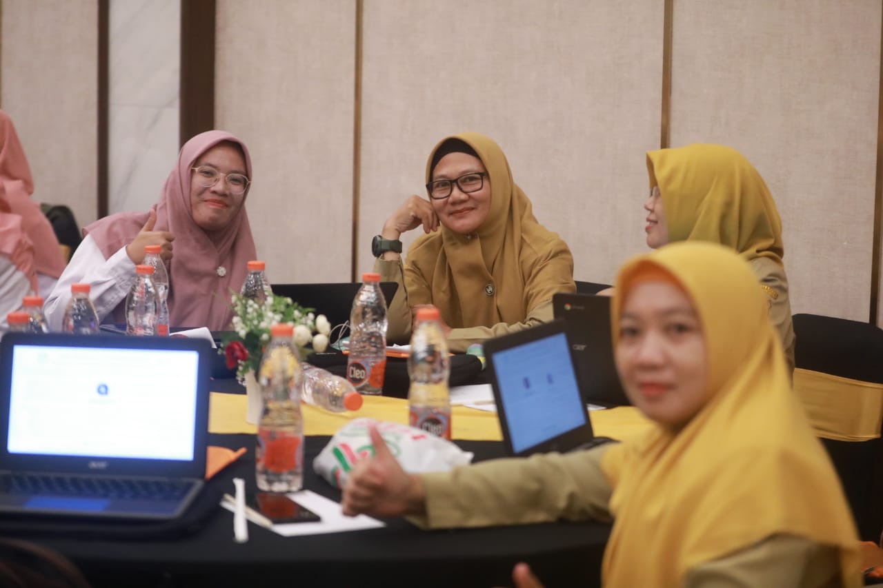 Foto 8 dari 11: Buka Pelatihan Chromebook, Wali Kota Dorong Guru Tingkatkan Kompetensi Dan Inovasi