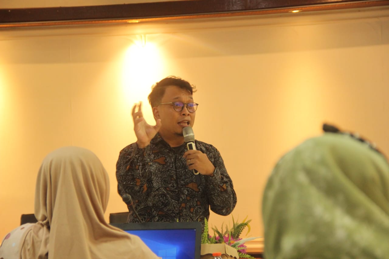 Foto 1 dari 11: Dorong UMKM Naik Kelas, Pemerintah Kota Madiun-PT. INKA (Persero) Gelar Bimtek Bagi Pengelola Lapak UMKM Kelurahan