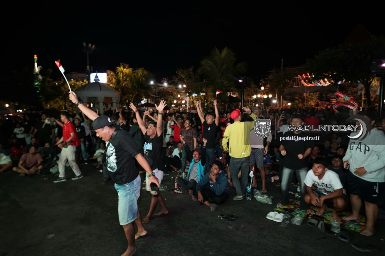 Foto 12 dari 19: Laga Berbalut Drama, Berakhir Bahagia