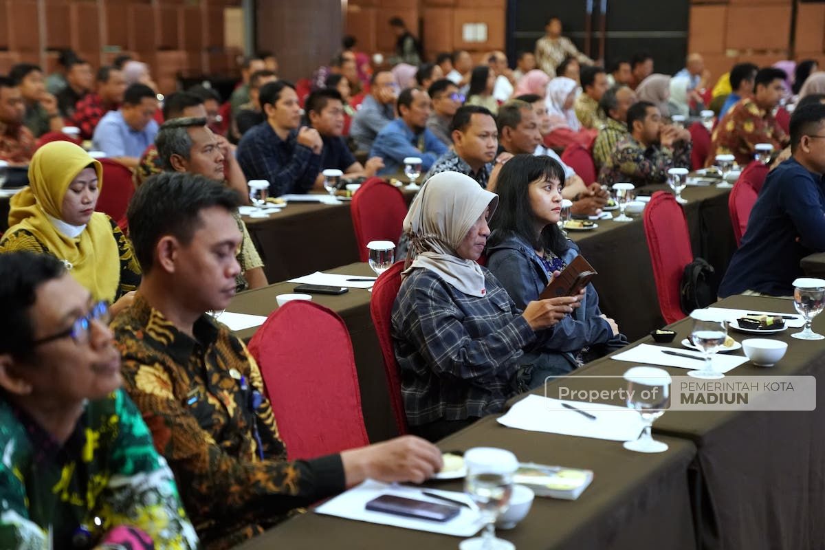 Foto 6 dari 9: Jadi Narsum Bimtek Smart City Pengelolaan Drainase, Wali Kota: Satu Pembangunan Memiliki Minimal Lima Keuntungan