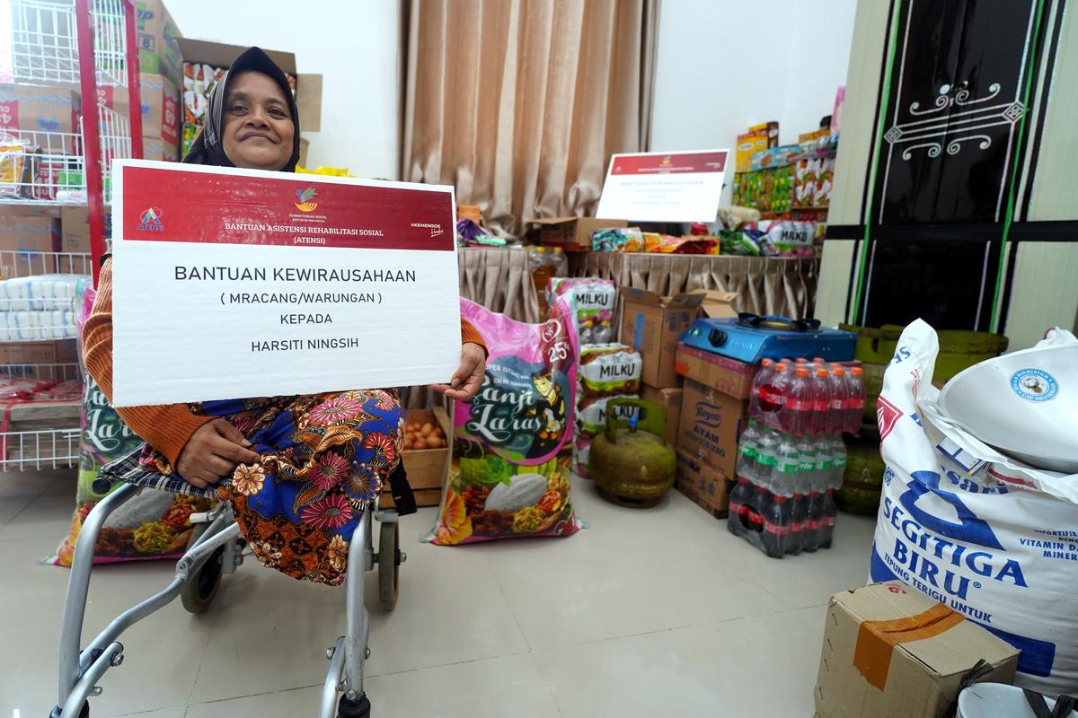 Pemerlu Pelayanan Kesejahteraan Sosial di Kota Madiun Terima Bantuan Kewirausahaan Hingga Sembako