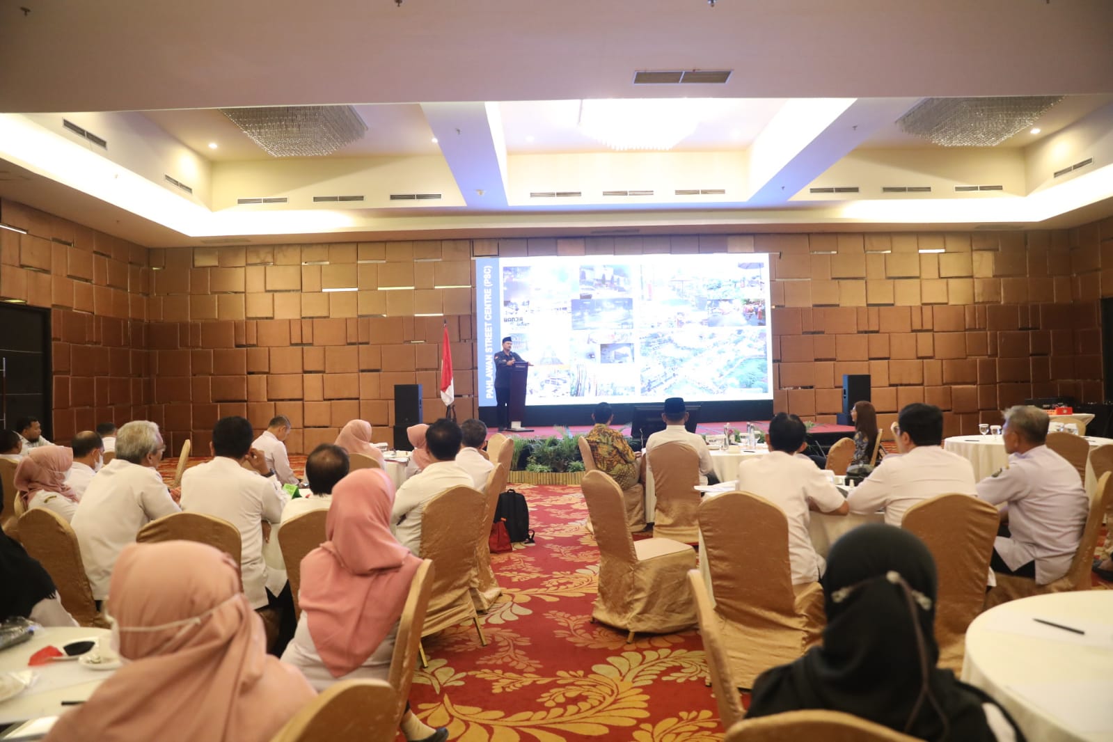 Foto 3 dari 9: Beri Arahan Evaluasi Pelayanan Publik, Wali Kota Ingatkan ASN Pelayan Masyarakat