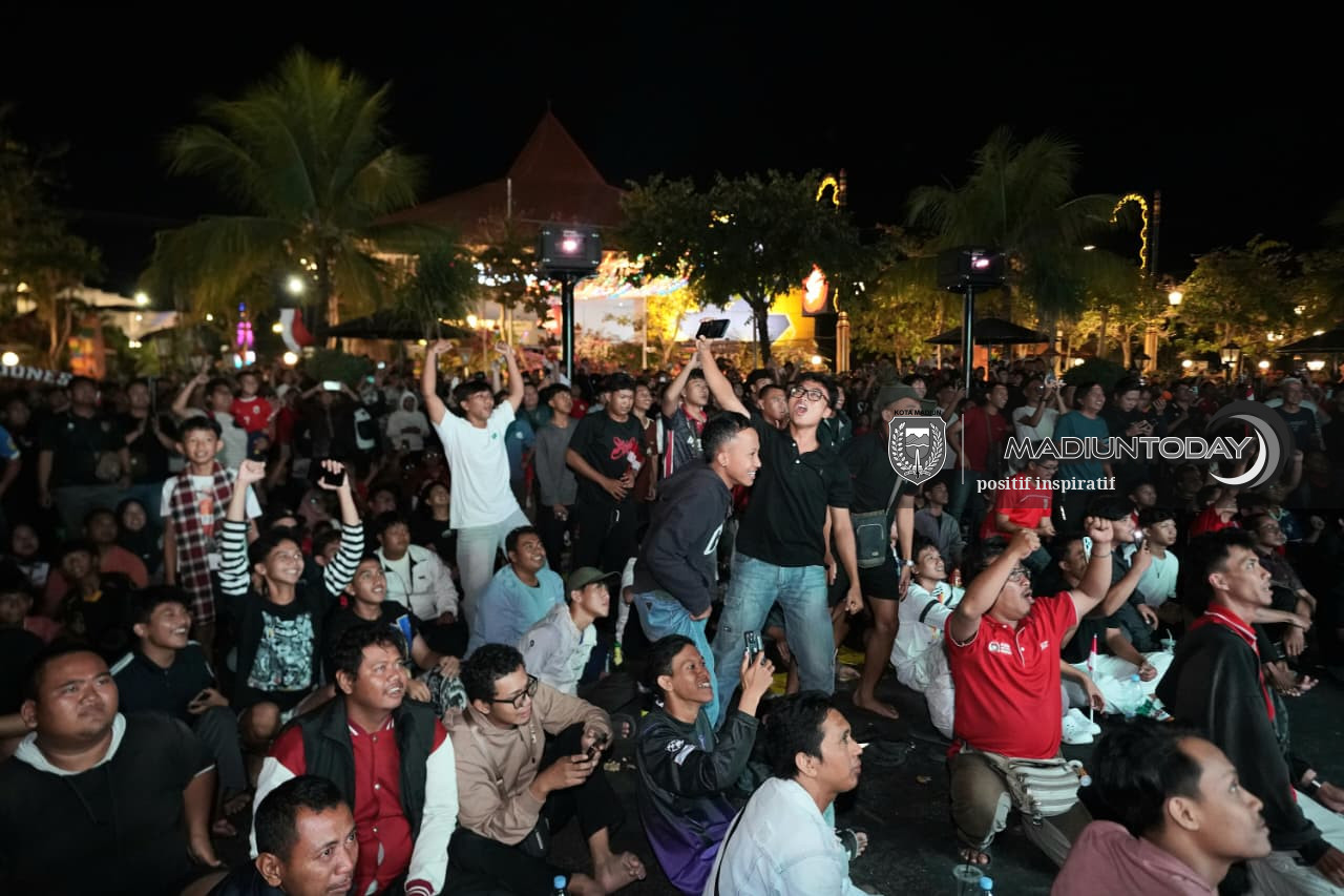 Foto 14 dari 19: Laga Berbalut Drama, Berakhir Bahagia