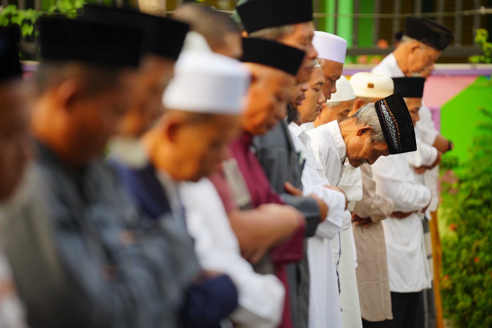Foto 4 dari 10: Potret Khusyuk Salat Idul Fitri Jamaah Muhammadiyah di Berbagai Sudut Kota