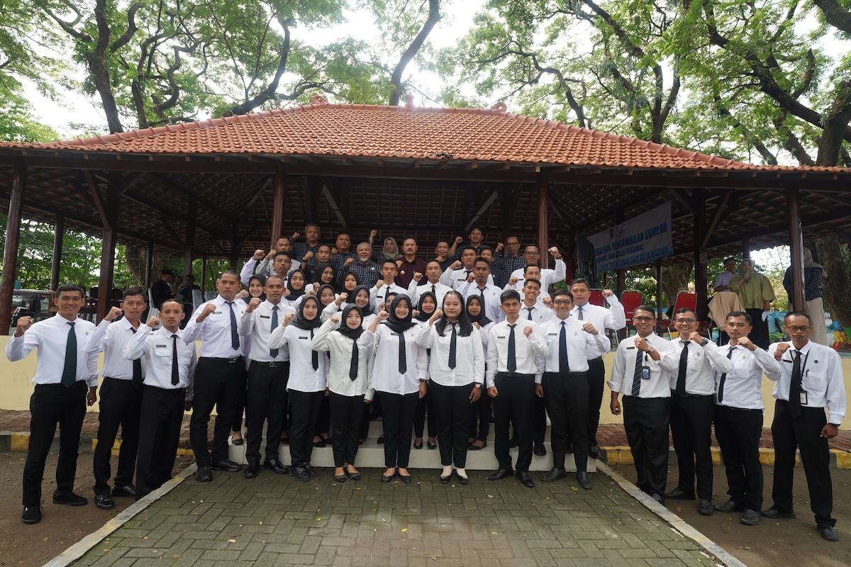 Foto 8 dari 9: Lantik Pegawai PDAM Tirta Taman Sari, Wali Kota Pesan Jaga Profesionalisme Kerja