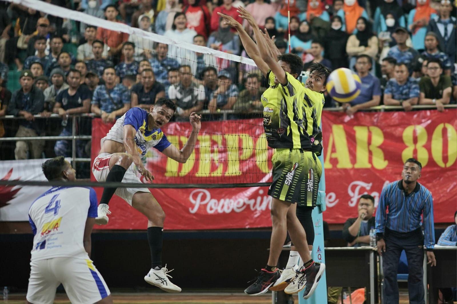 Foto 3 dari 9: Tutup Tournament Volleyball Kapolres Madiun Kota Cup, Wali Kota Beri Apresiasi