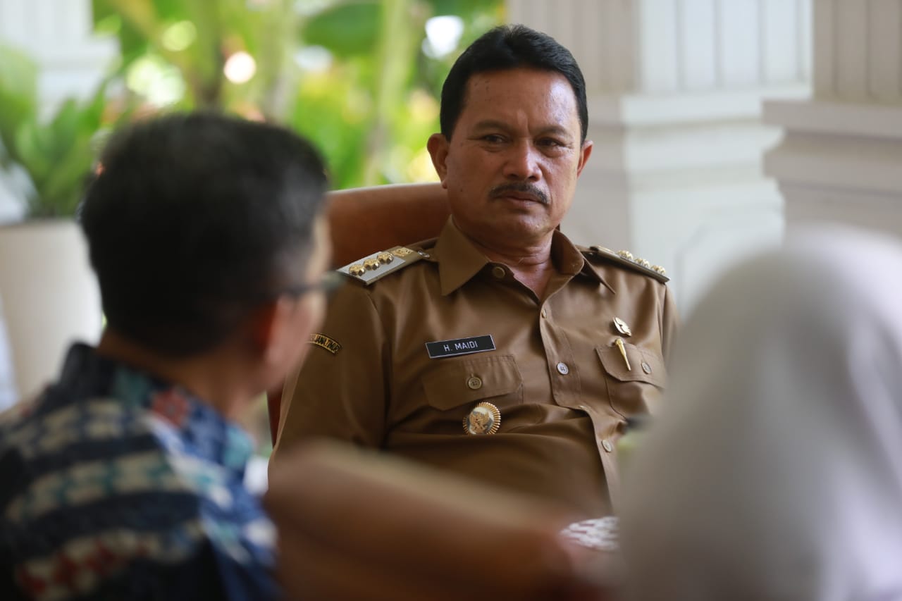 Foto 5 dari 8: Audiensi dengan Yayasan Bakti Marvin Zacky, Wali Kota Sampaikan Apresiasi atas Program Beasiswa Untuk Pelajar Kota