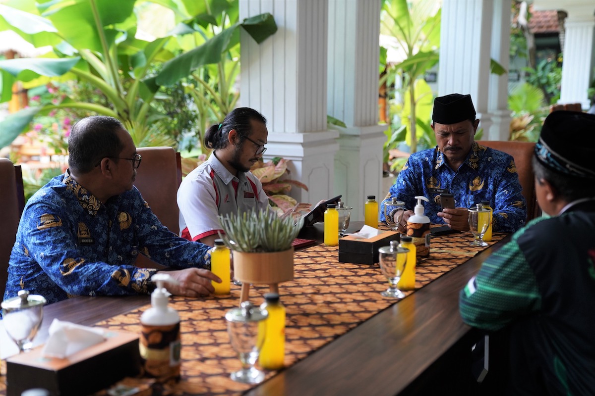 Foto 4 dari 6: Tambah Daya Tarik PSC, Djarum 76 Beri CSR VW Bermural