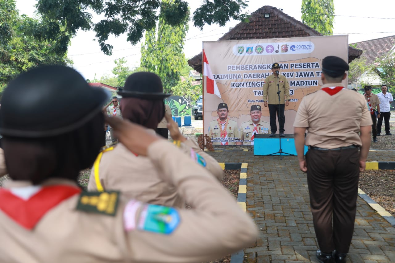 Foto 7 dari 10: Berangkatkan Peserta Raimuna Pramuka ke XIV Jatim, Wali Kota Pesan Jaga Nama Baik Kota