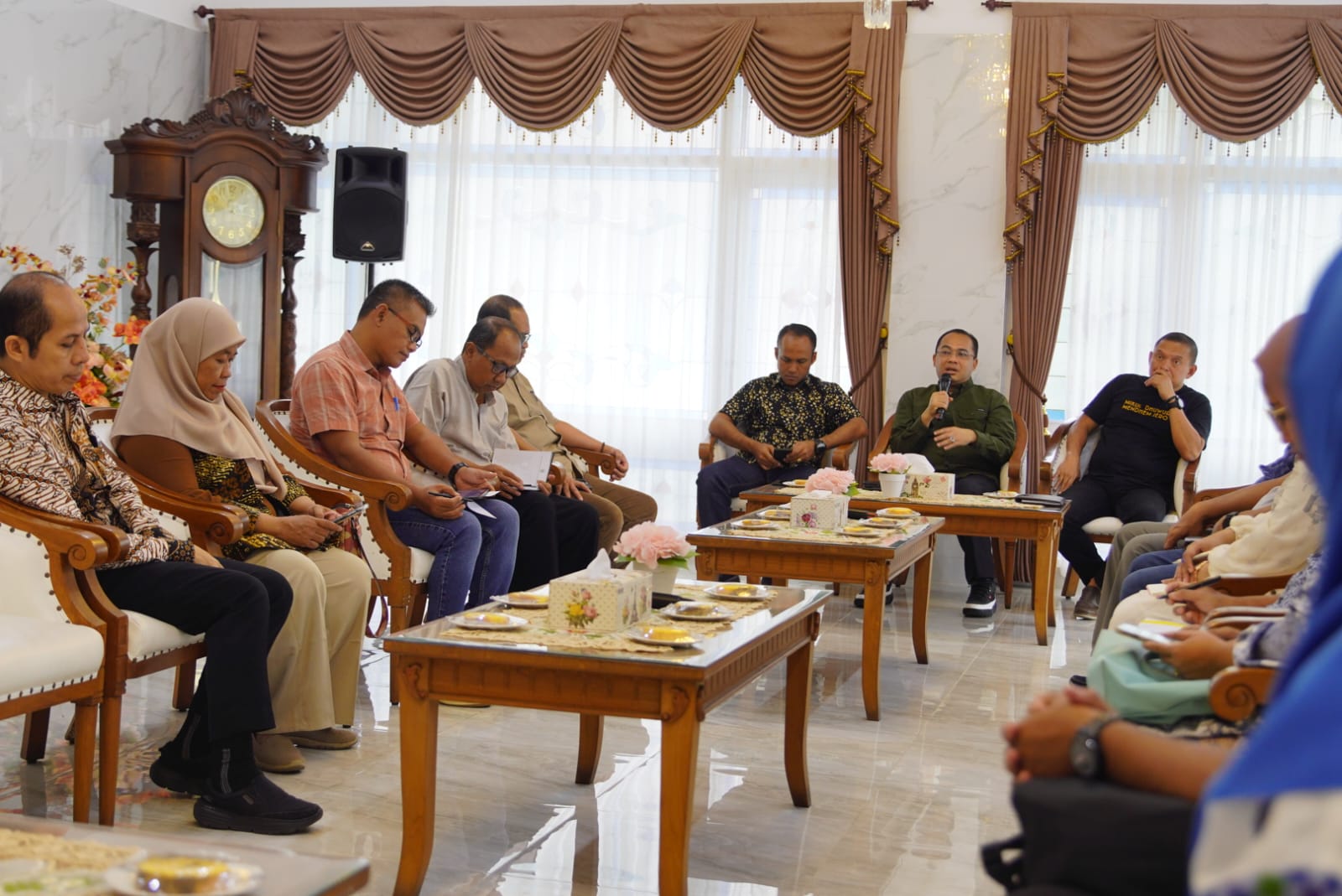 Foto 4 dari 7: Tak Ingin Kejadian Pengeroyokan Gerombolan OTK Terulang, Pj Wali Kota Eddy Gelar Rakor Tentukan Strategi Pengamanan ke Depan