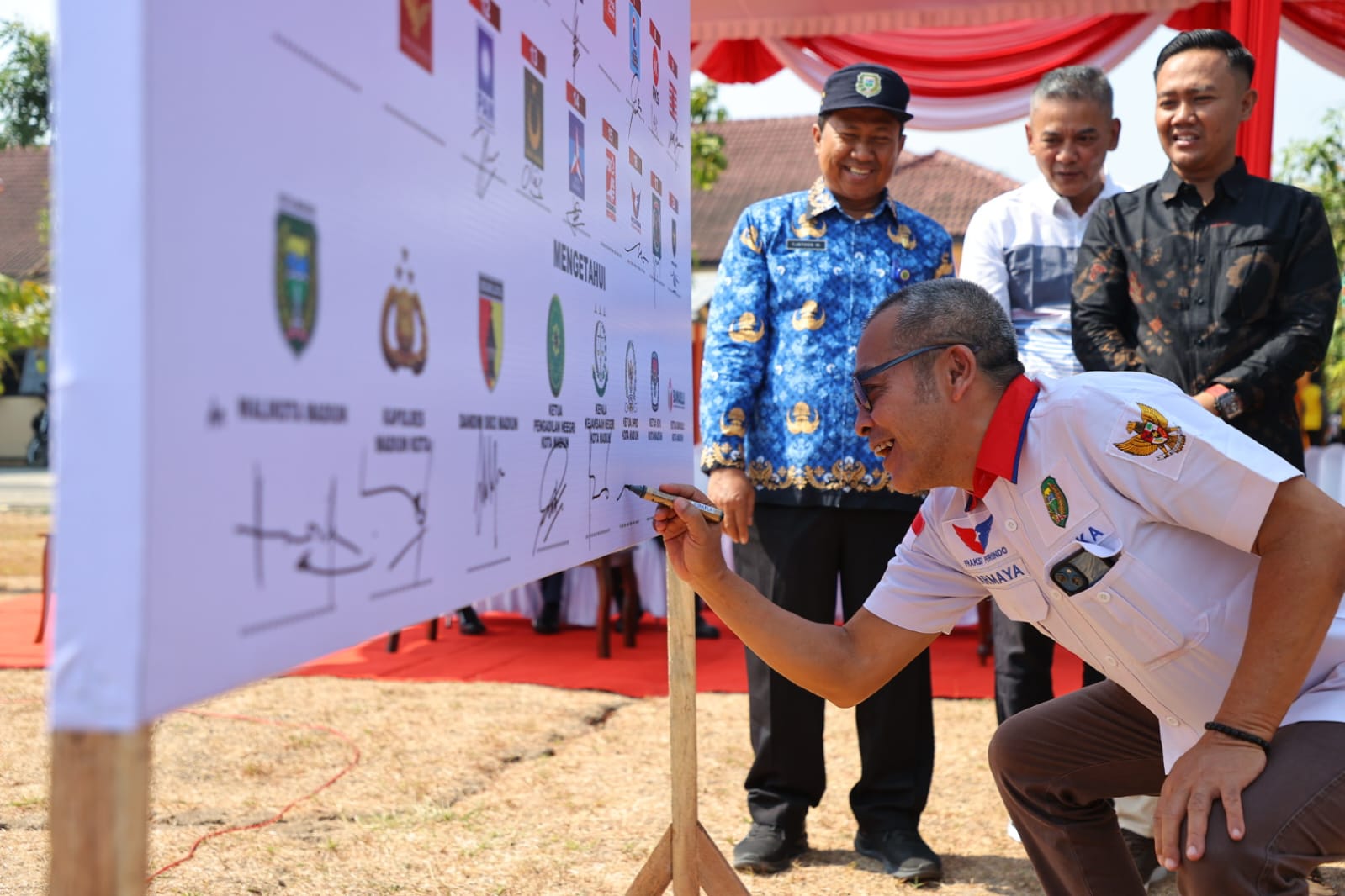 Foto 6 dari 8: Gelar Pasukan Operasi Mantap Brata Semeru, Polres Madiun Kota Siagakan 475 Personil Amankan Jalannya Pemilu