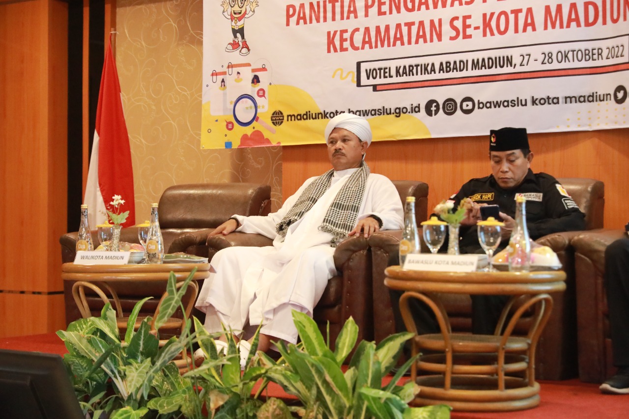 Hadiri Pelantikan Pengawas Pemilu Kecamatan, Wali Kota Harap Berikan Kinerja Terbaik